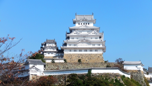 青空に姫路城の画像